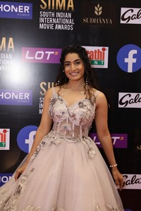 Tejaswi at SIIMA Awards 2021